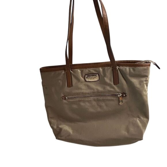 Michael Kors Kempton Nylon Large Pocket Tote Bag Neutral Women's Casual FLAWED - Picture 1 of 16